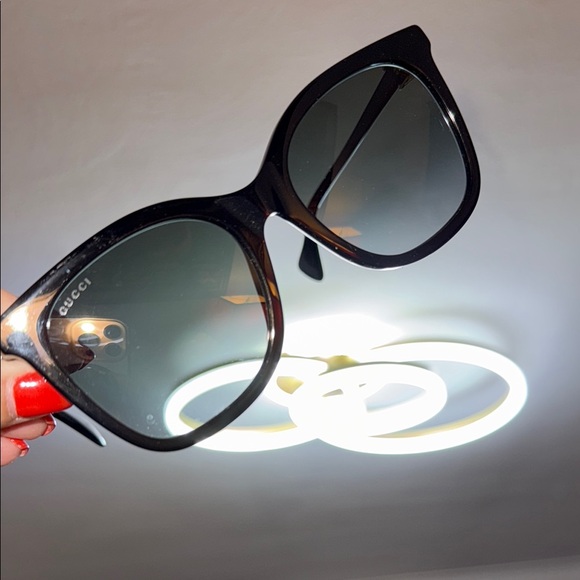 Gucci Black Luxury Sunglasses with Case, Pouch, Cloth and Pamphlets. Auth - Picture 13 of 16